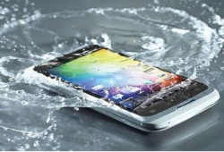 الأرز يعيد هاتفك المبلل الى العمل