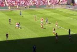 بالفيديو: فينغر يفك عقدة مورينيو ويقود آرسنال للتتويج بكأس الدرع الخيرية