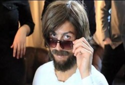 فيديو.. رونالدو يتنكر ويستعرض مهاراته في شوارع مدريد