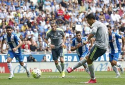 خماسية رونالدو وتوهج ميسي أبرز عناوين الدوري الإسباني (فيديو)