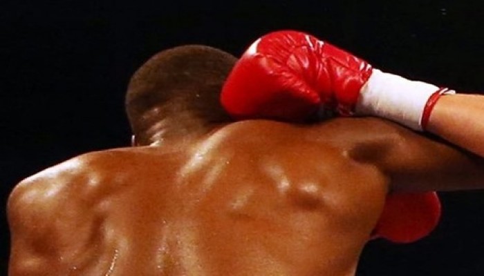 وفاة  ملاكم شاب يسقط بالضربة القاضية   (فيديو)