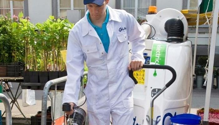 مكنسة كهربائية لتنظيف شوارع العالم