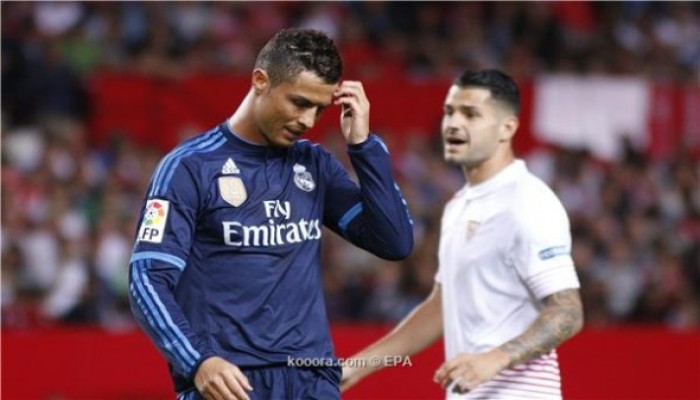 ريال مدريد يخسر مباراته أمام اشبيلية بثلاثة اهداف مقابل هدفين وبرشلونة ينفرد بالصدارة (فيديو)