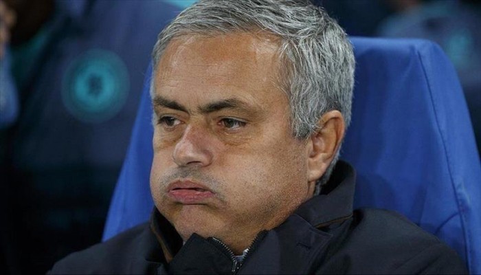 تشيلسي الإنجليزي يقيل مديره الفني لكرة القدم