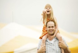 كيف يجعل الأب علاقته قوية مع ابنته؟(انفوجراف)