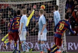 كيف سخر ميسي من فريق "سلتا" بضربة جزاء غريبة؟ (فيديو)