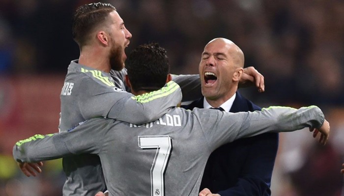 رونالدو يواصل أهدافه الساحرة ويقود الريال للفوز على روما في عقر داره (فيديو)