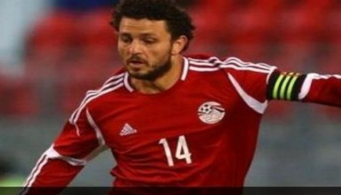 الأهلي يدرس معاقبة "غالي" ماليًا في واقعة "الشارة"