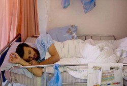 الأسير "القيق" رفض عرضا بإبعاده خارج فلسطين.. والشاباك يسعى لـ"تدميره"