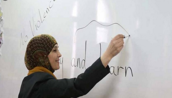 "الحد من العنف" يضع "فلسطينية" ضمن أفضل 10 معلمين على مستوى العالم