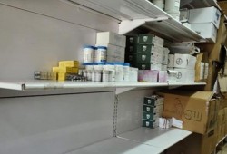 عضو باتحاد الصناعات: أزمة الدولار وراء نقص بعض الأدوية
