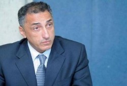 قائد الانقلاب"السيسي"يحرج محافظ البنك المركزي  بعد طلبه الحديث: لا مش هسمحلك تتكلم(فيديو)