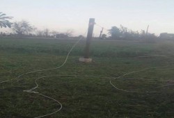 أسلاك قرية عوض بالمحمودية تُهدد أرواح المواطنين.. والحكومة لا تستجيب