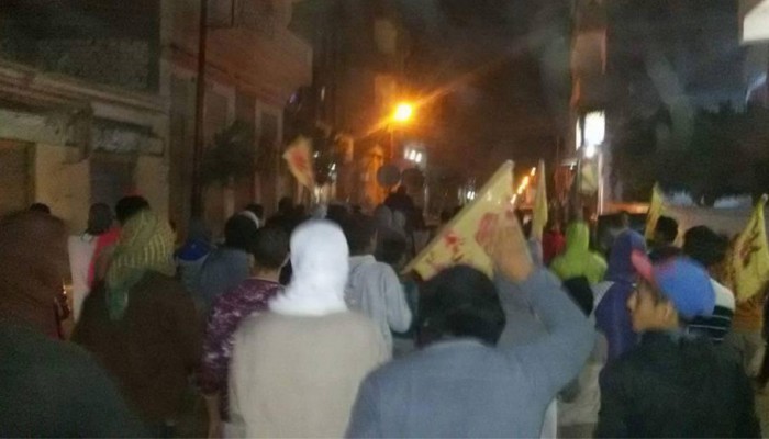 في مسيرة حاشدة.. الشماريخ والأغاني الثورية تشعل حماس "حوش عيسي"