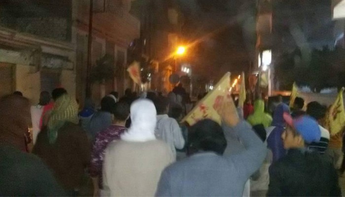 في مسيرة حاشدة.. الشماريخ والأغاني الثورية تشعل حماس "حوش عيسي"