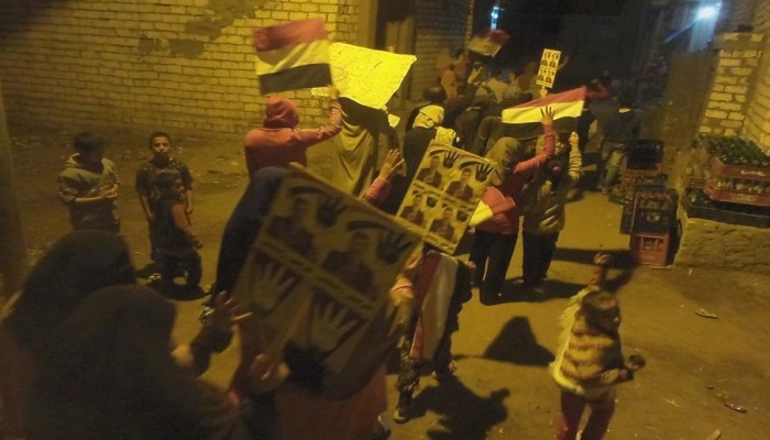 "سيسى للبيع " شعار متظاهرى بني حدير فى جمعة "صوت الشعب أقوى"