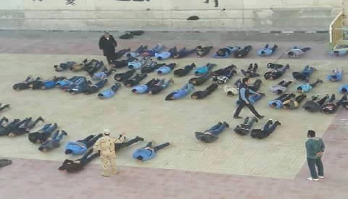 عناصر جيش السيسي تهين طلاب ثانوية بالإسكندرية