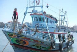 احتجاز 18 صيادًا مصريًّا في ليبيا