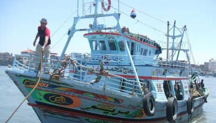 احتجاز 18 صيادًا مصريًّا في ليبيا