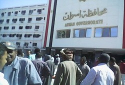 أسوان.. وقفة للعمالة المؤقتة أمام المحافظة للمطالبة بالتثبيت