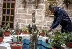 عائلة فلسطينية بغزة تعيش في منزل أثري يعود للعهد العثماني