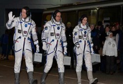 بعد أطول مهمة في التاريخ.. عودة طاقم محطة الفضاء الدولية للأرض