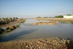 بالصور.. في أسوان إنهيار أحواض «الصرف الصحي» يغرق الأراضي والمقابر والقمامة تملأ الشوارع