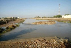 بالصور.. في أسوان إنهيار أحواض «الصرف الصحي» يغرق الأراضي والمقابر والقمامة تملأ الشوارع
