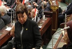 "مجلس الحرامية".. رئيس برلمان العسكر يعلن عن فقدان "تابلت"عضوة برلمان السيسي