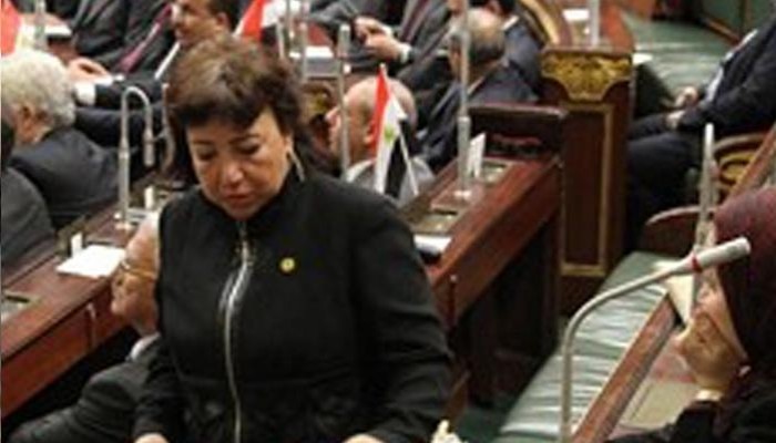 "مجلس الحرامية".. رئيس برلمان العسكر يعلن عن فقدان "تابلت"عضوة برلمان السيسي