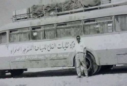 مغردون يتداولون صورة نادرة لخط الباص قديمًا من الكويت وحتى فلسطين