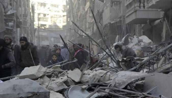 قنابل عنقودية على حلب والأكراد يتقدمون نحوها