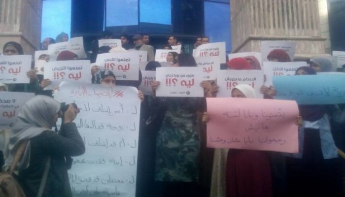 أهالي سجناء العقرب: الضباط أبلغونا بمنع الزيارة لمدة أسبوعين واعتدوا علينا