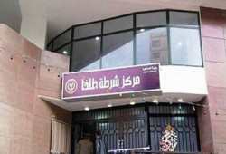 ضابط يعتدي بالضرب على معتقلي مركز شرطة ‫‏طلخا‬.. والتهمة: "بيغنوا ويصقفوا"!!