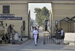 مأمور العقرب يهدد المعتقلين بالتصفية