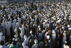 الالاف يشييع جثمان "حسن الترابي" بالعاصمة السودانية