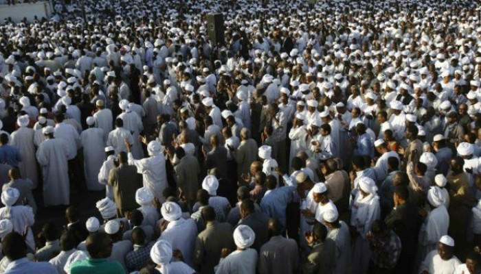 الالاف يشييع جثمان "حسن الترابي" بالعاصمة السودانية