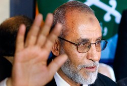 المرشد إماما للمصلين في القفص