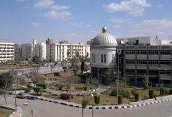 طلاب هندسة الفيوم "ينتصرون" على "أستاذ جامعي" ويتسببون في "إيقافه" بعد ابتزازه لهم