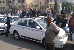 للمرة الثالثة.. وقفة لسائقي "التاكسى الأبيض" احتجاجًا على "أوبر " -