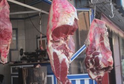 أزمة الدولار تؤدي لارتفاع أسعار اللحوم