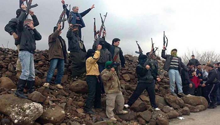 خبير إستراتيجي: ثوار سوريا في صراع ضد أمريكا وروسيا معا!