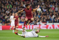 صلاح يتلاعب بدفاع ريال مدريد ويهدر انفرادين .. ورونالدو ونافاز يصعدان بالملكي (فيديو)ـ