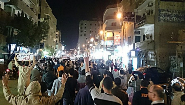 هتافات الثوار تزلزل شوارع منيا القمح