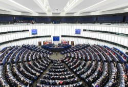 البرلمان الأوروبي يدين "اغتيال" ريجيني