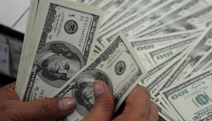 بعد تخطي الدولار حاجز العشرة جنيهات.. تويتر ساخرا: الجنيه غلب الكارنيه