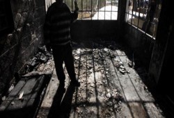 مستوطنون يشعلون النار بمنزل في "الخضر" جنوب بيت لحم