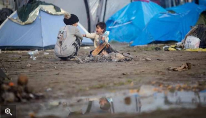 مقدونيا تواصل إغلاق حدودها بوجه آلاف اللاجئين