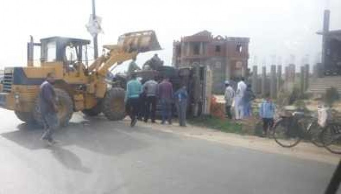 إنقلاب سيارة بنهر طريق "حوش عيسى - دمنهور"