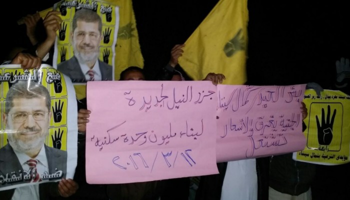 وقفة ليلية لثوار بئر العبد تنديديا بممارسات العسكر القمعية بحق أبناء سيناء